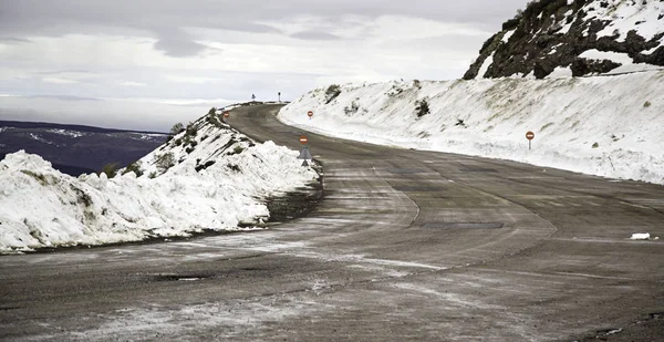 Straße bei Eis und Schnee — Stockfoto