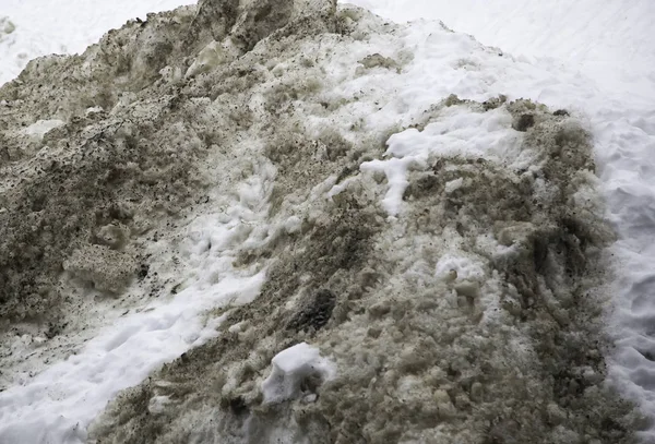 氷が雪に覆われています。 — ストック写真