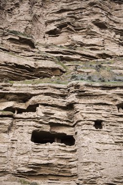 Kırık ve kuru dağlar