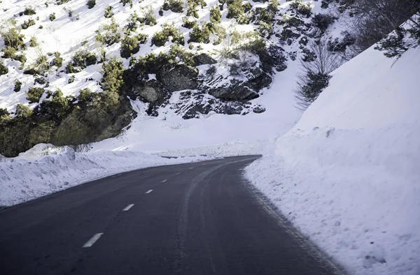 Straße bei Eis und Schnee — Stockfoto