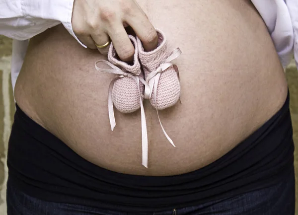 Mujer embarazada adulta — Foto de Stock