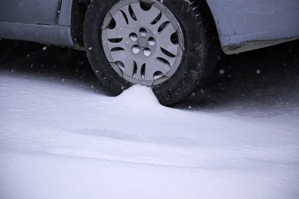 Nieve coche de carretera —  Fotos de Stock