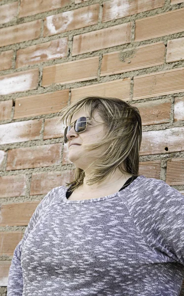 Blond kvinna solglasögon — Stockfoto