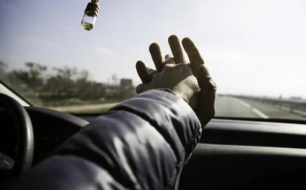 Hand at the wheel — Stock Photo, Image