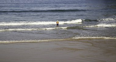Kıdemli adam banyo plaj