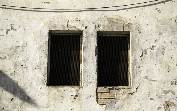 Ventanas con barras — Foto de Stock