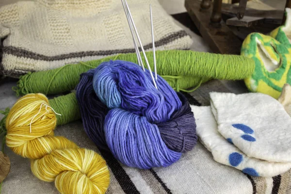 Ball of wool knitting instruments — Stock Photo, Image