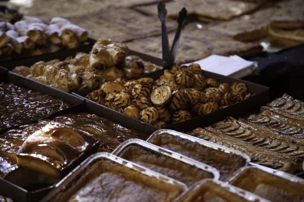 Cakes and biscuits — Stock Photo, Image