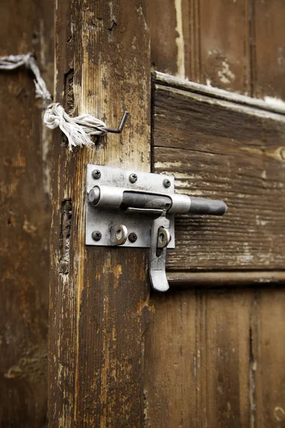 Asma kilit kırık kapı — Stok fotoğraf