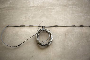 Eski kablolar ön cephede