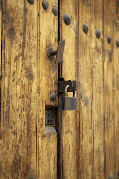 Wooden door lock — Stock Photo, Image