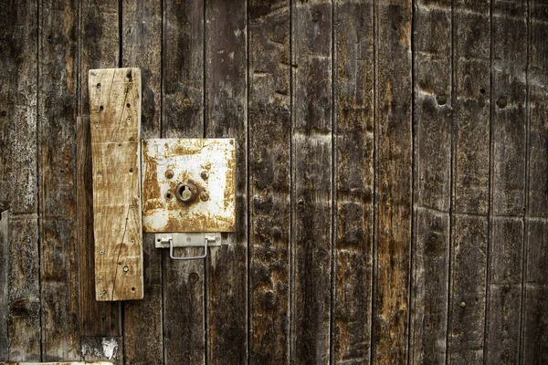 Cerradura de puerta de madera —  Fotos de Stock