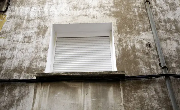 Ventana en casa abandonada —  Fotos de Stock