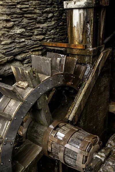 Moulin à eau en bois — Photo