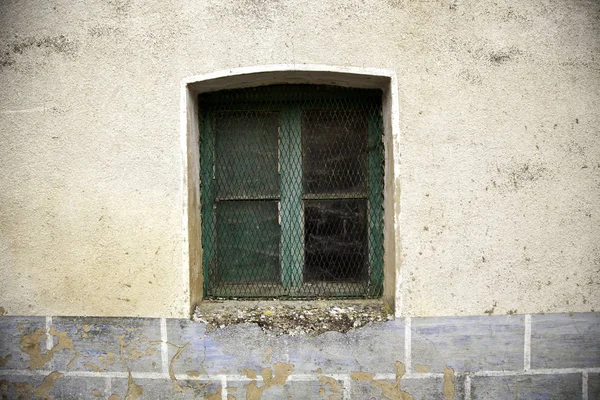 Fenêtre avec barres — Photo