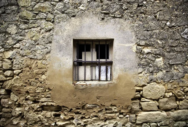 Fenster mit Gittern — Stockfoto