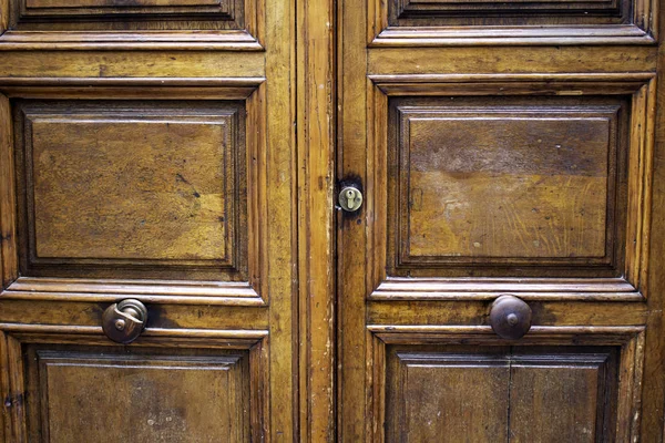 Fechadura da porta de madeira — Fotografia de Stock