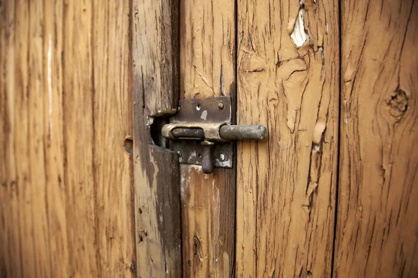 Vorhängeschloss aufgebrochen — Stockfoto