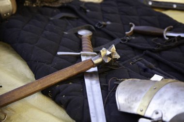 Ortaçağ zırhı kask