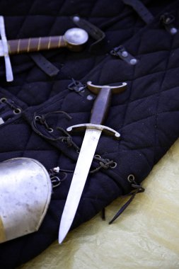 Ortaçağ zırhı kask