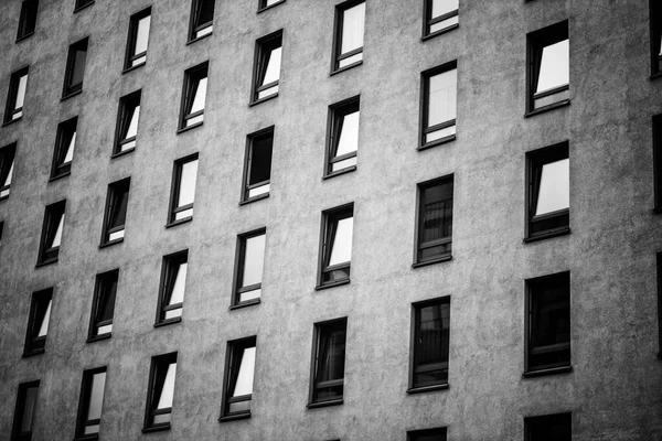 Edifício Com Janelas Urbanas Construção Arquitetura — Fotografia de Stock