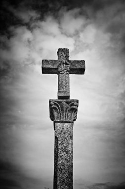 Dini haç mavi gökyüzü taşı üzerinde, dini ve Katolik