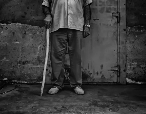 Velho Com Bengala Deficiente — Fotografia de Stock
