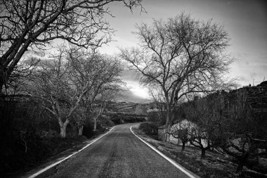 Otoyolda giden araba, ulaşım ve araçlar, trafik