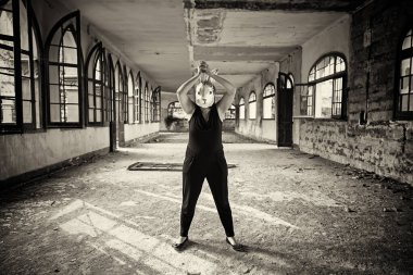 Korkunç katil tavşan maskeli, cadılar bayramı