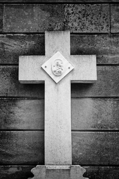 Antiker Grabstein Mit Geschnitztem Kreuz Friedhof — Stockfoto