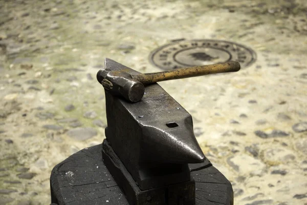 Aambeeld Smeedhamer Detail Van Het Werk Met Het Ijzer — Stockfoto