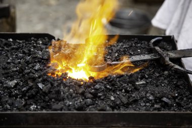 Demirhanede yangın, demirle çalışmanın ayrıntıları, endüstri.