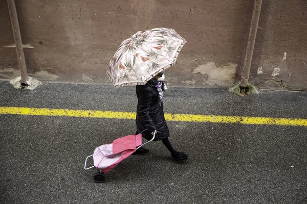 Personne Avec Parasol Sur Pluie Rue Nature Marche — Photo