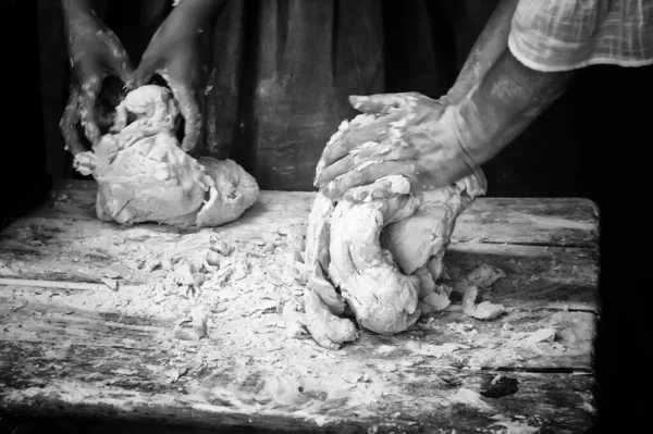 Muž Hnětení Chleba Pekařství Řemesla Práce — Stock fotografie