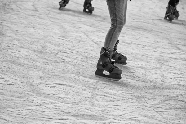 アイススケートリンク 楽しさとエンターテイメント — ストック写真