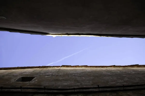 Velho Beco Solitário Detalhe Construção Antiga — Fotografia de Stock