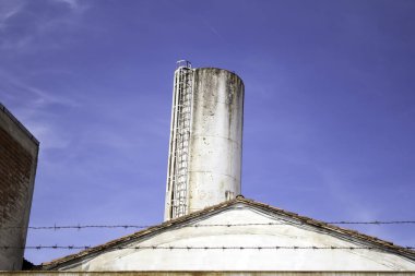 Şehirdeki sanayi fabrikası, iş ve finans