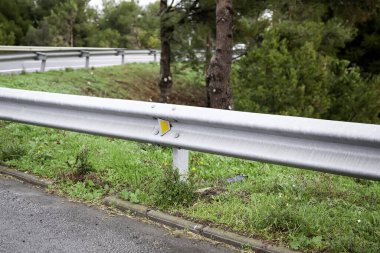 Otoyol bariyerleri, koruma ve güvenlik detayları