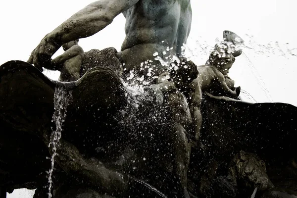 Fontäne Die Wasser Spritzt Wasserdetails Und Städtische Skulpturen — Stockfoto