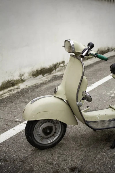 Παλιά Vespa Μοτοσικλέτα Μεταφορά Και Όχημα Ποδήλατο — Φωτογραφία Αρχείου