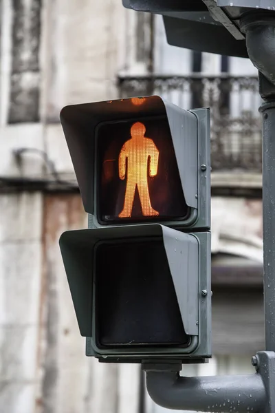 歩行者 交通安全 道路安全のための赤信号 — ストック写真