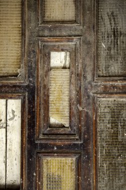 Kırık cam kapı, gecekondu evi, inşaat ve mimari