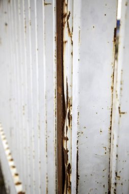 İyi metal çitler, koruma ve güvenlik