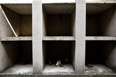 İspanya 'da mezarı olan bir mezarlık, dini sembol.