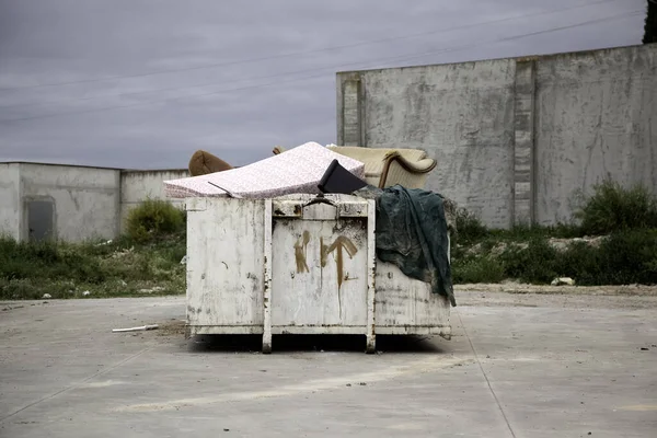 Čistý Hrot Kontejner Odvoz Odpadků Dezinfekce — Stock fotografie