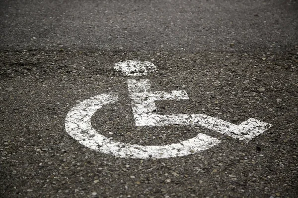 Parking Dla Osób Niepełnosprawnych Przy Drodze Symbol Tło — Zdjęcie stockowe
