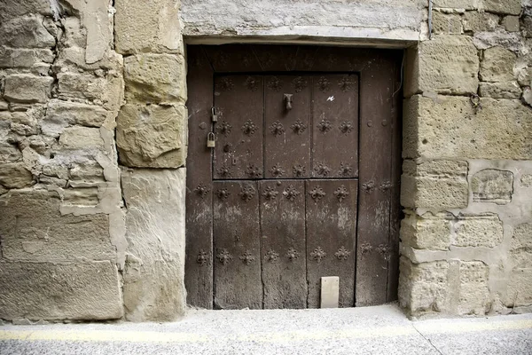 Stare Opuszczone Drewniane Drzwi Ochrona Ruiny — Zdjęcie stockowe