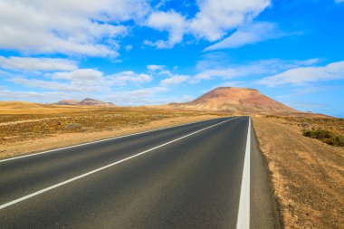 Corralejo çöl Volkanlar, Fuerteventura, Kanarya Adaları, İspanya ile birlikte giden yol