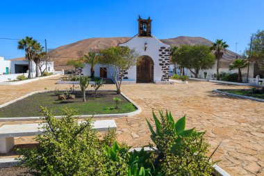 Tipik Kanarya tarzı küçük kilise Villaverde Köyü, Fuerteventura, Kanarya Adaları, İspanya