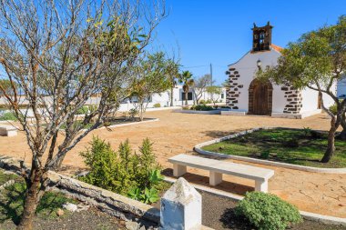 Tipik Kanarya tarzı küçük kilise Villaverde Köyü, Fuerteventura, Kanarya Adaları, İspanya